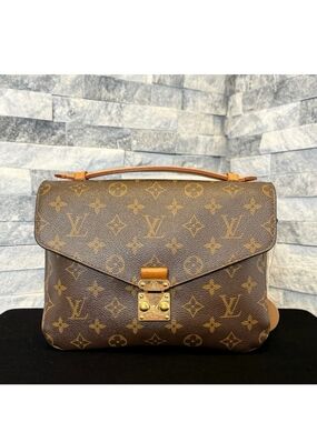 Louis Vuitton Momogram Canvas Pochette Metis
